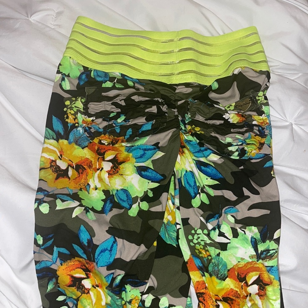 Yellow with flower leggings with pockets scrunch butt asking for 45